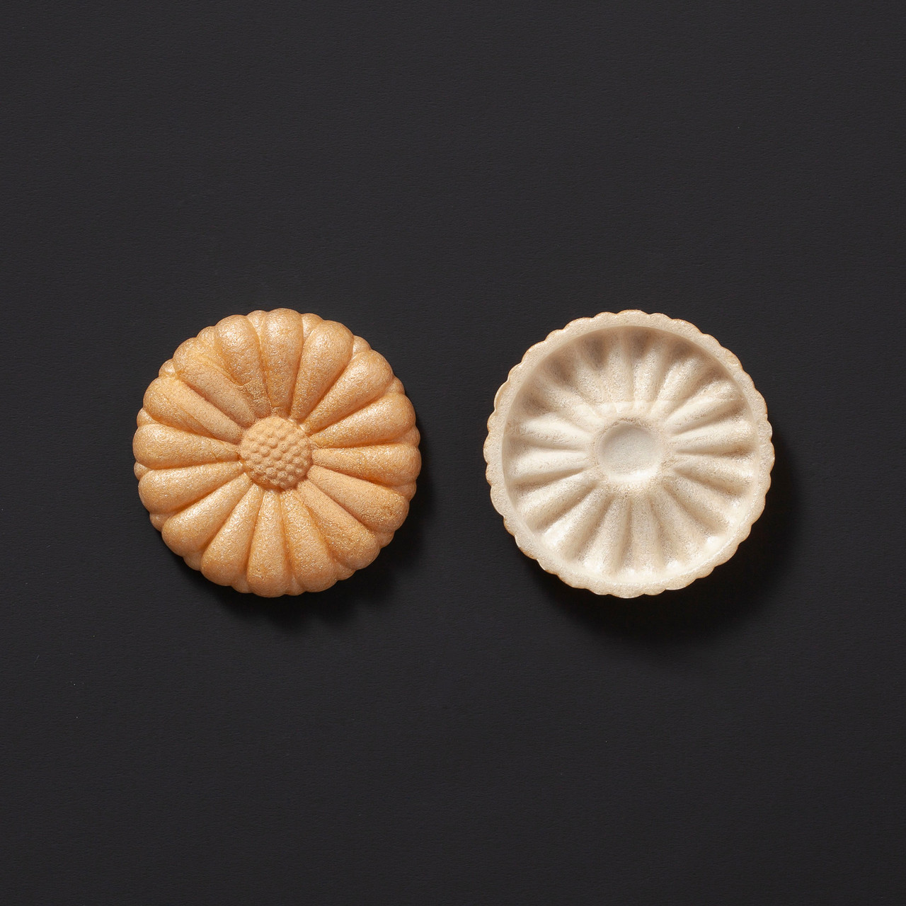 工芸品  egg MAUVE MUNA Japanese Wagashi MONAKA Shells, Imperial Seal Chrysanthemum A013