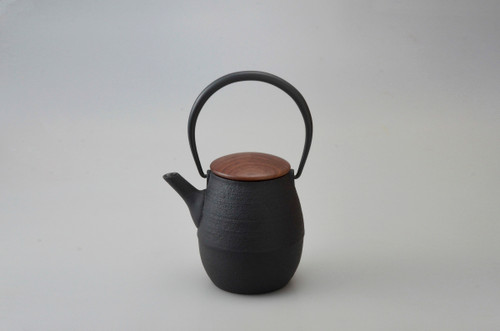 Chushin Kobo Cast Iron Teapot with Walnut Lid "NATSUME", S