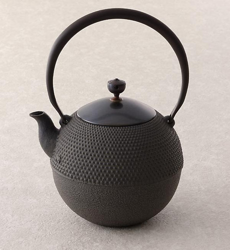 Chushin Kobo Cast Iron Kettle "Maru Arare"