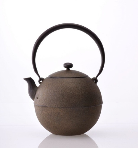 Chushin Kobo Brown Cast Iron Kettle with Lacquer finish, Maru