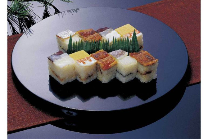 Kiso Wooden 'Oshibako' Sushi Press with 8 cuts (for oshizushi)