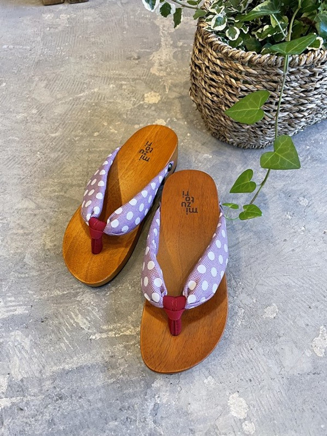 "Skip" KIDS Geta,  Lilac Dots Design (CH-17)