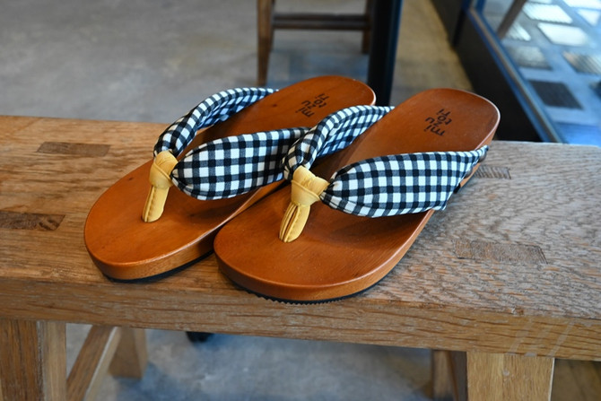 "Skip" KIDS Geta, Black-White Checkered Design (CH-18)