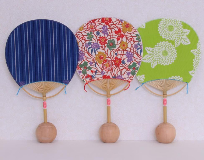 Modern Style Wooden Ball Uchiwa Fan Stand