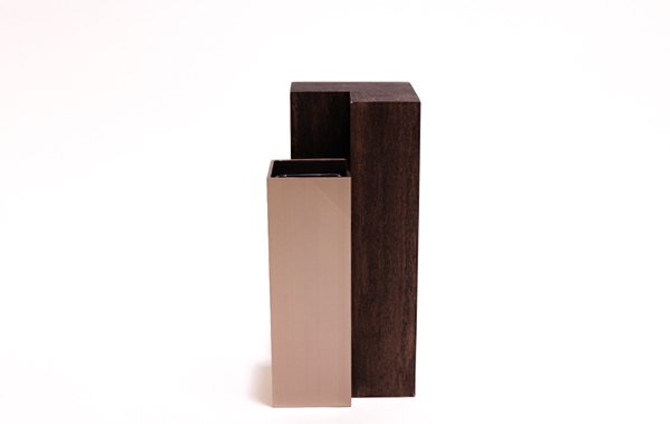 Stylish Aluminum & Wood Vase MUKU
WALNUT
