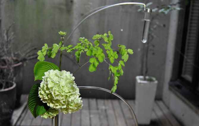 Tall Aluminum Vase MID AIR