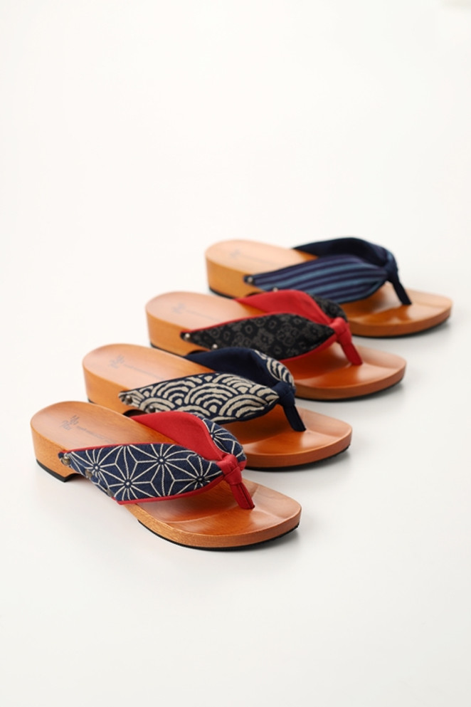 "Monogatari" Unisex Geta, Red & Blue Hemp Leaves (NT-11)