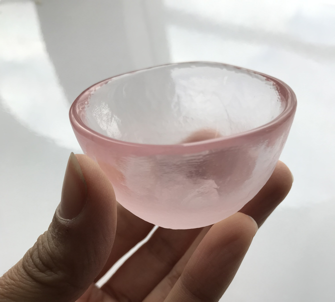 Glass Pink Sake Cup, "HANAHONOKA" 1pc. (HO-9N)