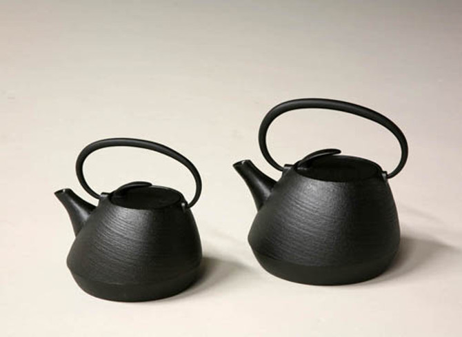 Chushin Kobo Cast Iron Asymmetric Teapot SHIYAEN (last items)