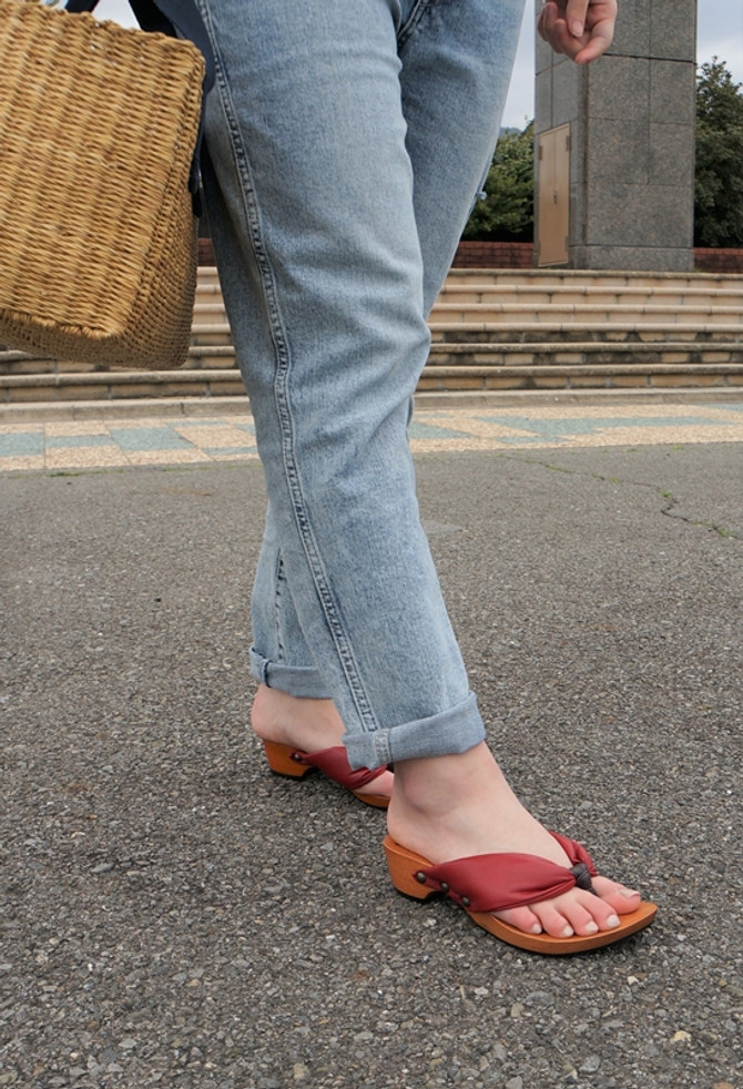 "hitete" heeled Geta, Chiffon Red Design (KT-15)