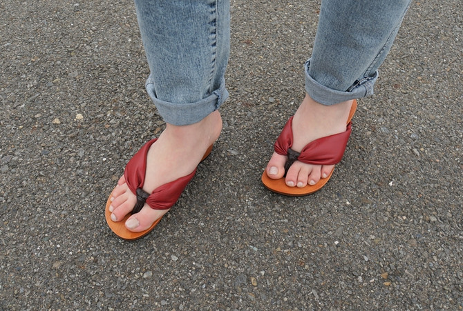 "hitete" heeled Geta, Chiffon Red Design (KT-15)