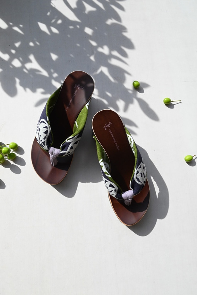 "hitete" heeled Geta, Green Plants-inspired 'Furoshiki' Collaboration Design (KCL-08)