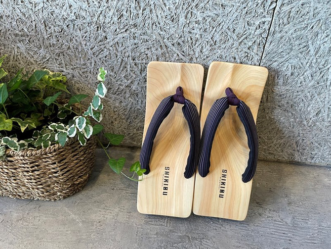 "SHIKIBU" Hinoki Wedge Geta, Purple Kokura Stripes - Collaboration Design (SH-17)