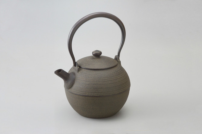 Chushin Kobo Cast Iron Teapot "HIKIME" L