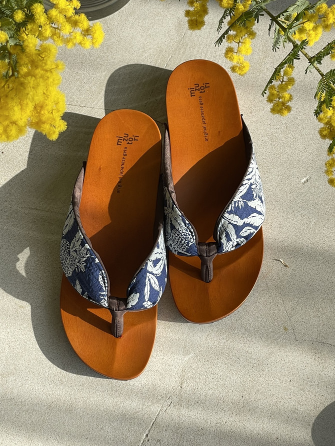 "Monogatari" Unisex Geta, Blue Pineapple design (NT-25)