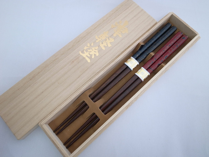 ISHIOKA Tsugaru Lacquer Pair Chopsticks - red and blue tops