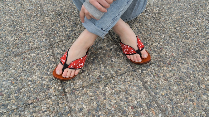 "hitete" heeled Geta, Red Rose Madder pattern (KC-46)