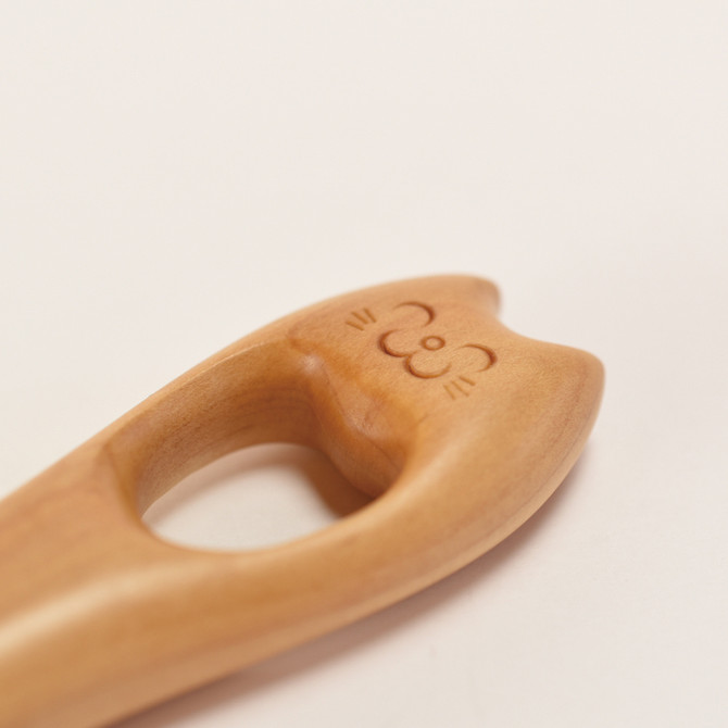 Tsuge Satsuma Boxwood Brush for kids, Cat Eyes closed