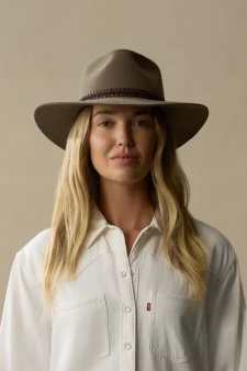 Akubra The Brumby - Acorn Fawn