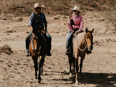  The Cinch Effect: Transforming Your Outfit from Outback to Urban Chic