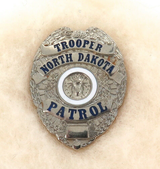 OBSOLETE VINTAGE USA NORTH DAKOTA TROOPER PAROL METAL PIN BADGE #38