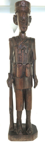 HUGE POSSIBLY UNIQUE VINTAGE CARVED EBONY STATUE OF KENYAN SOLDIER.