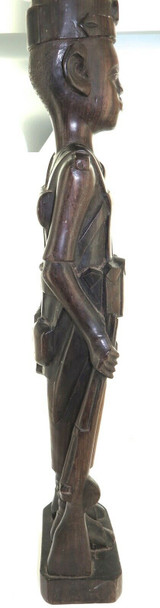 HUGE POSSIBLY UNIQUE VINTAGE CARVED EBONY STATUE OF KENYAN SOLDIER.