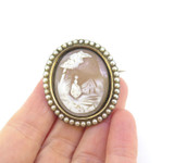 Beautiful 9ct Yellow Gold & Freshwater Pearl Farm Scene Cameo Brooch 10.3g