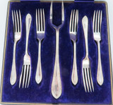 Nice Vintage Walker & Hall Silverplate 7 Piece Fruit / Salad Boxed Set.