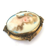 Pretty 9ct Yellow Gold & Painted Porcelain Miniature Portrait Brooch 13.0g