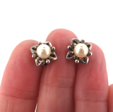 Pretty Sterling Silver & 5mm Pearl Decorative Stud Earrings 2.1g