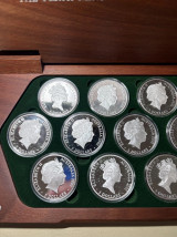 Auth. 2000s Sydney Olympics $5 Silver Coin Collection & Case