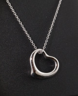 Auth. Tiffany & Co. Elsa Peretti Open Heart Platinum Pendant Necklace