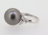 A STUNNING TAHITIAN CULTURED PEARL & DIAMOND SET DRESS RING VAL $3810