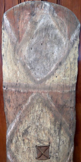 Huge Vintage 100% genuine PNG tribal wooden war shield, museum quality #4