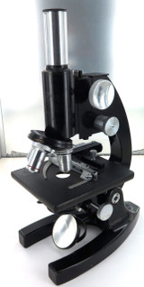 c1942 BAUSCH & LOMB OPTICAL Co, USA MICROSCOPE. SERIAL No UK7989