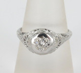 VINTAGE 18K WHITE GOLD & SOLITAIRE DIAMOND RING.