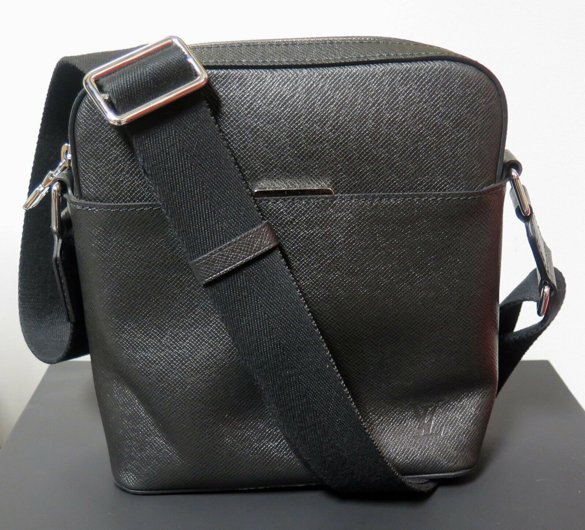 Louis Vuitton Taiga Anton Pochette Men s Messenger Bag M33431