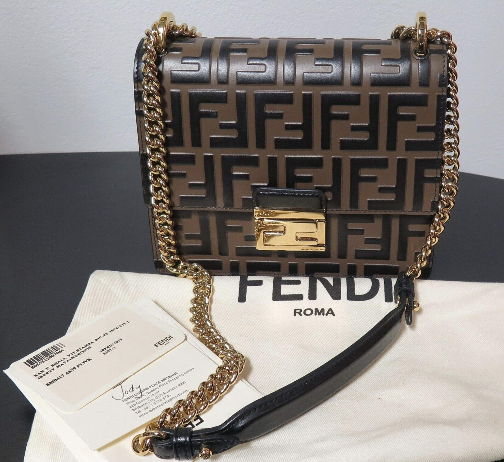 fendi kan i leather shoulder bag