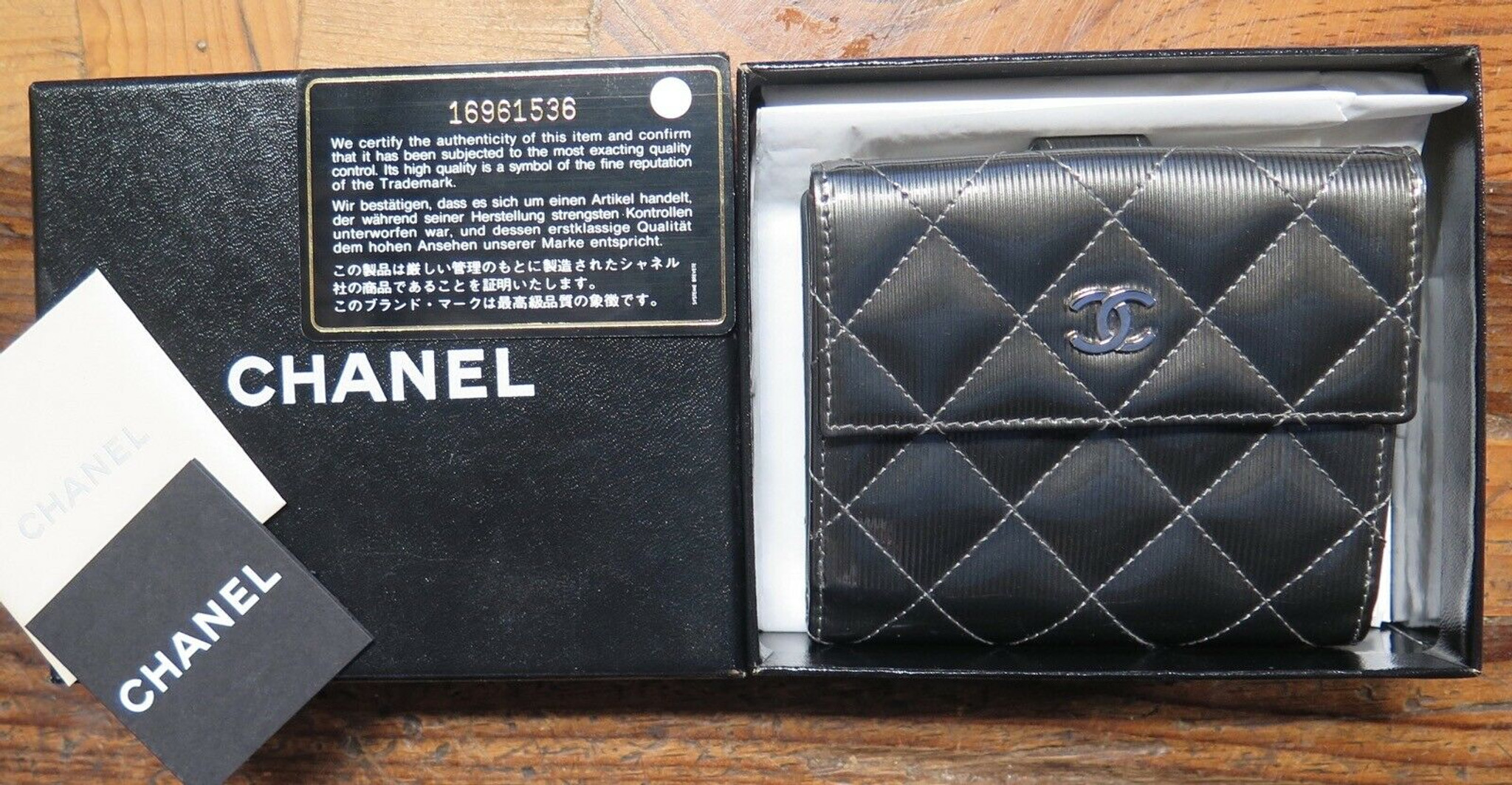 bifold chanel wallet