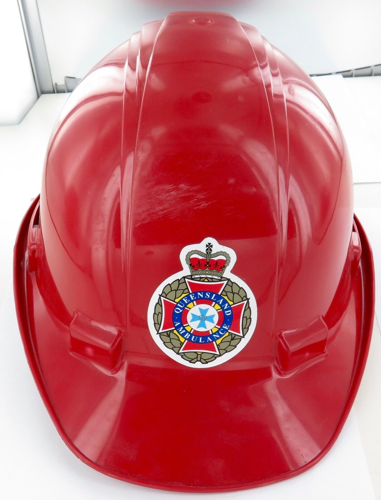 OBSOLETE 1997 QLD AMBULANCE HARD HAT 
