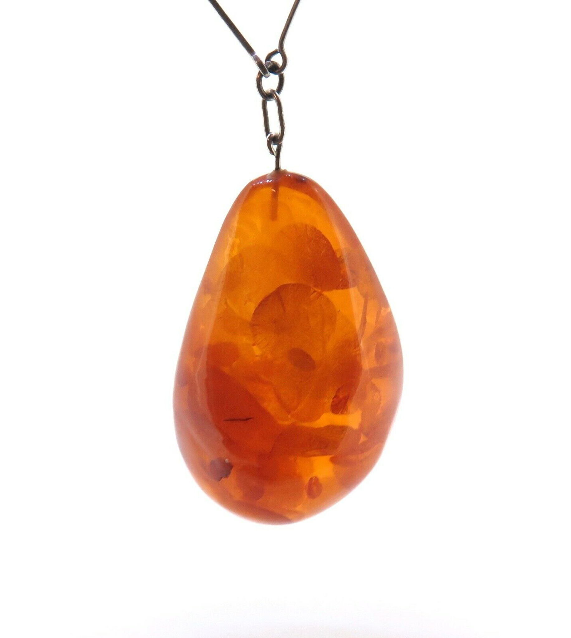 Lot - A vintage amber necklace