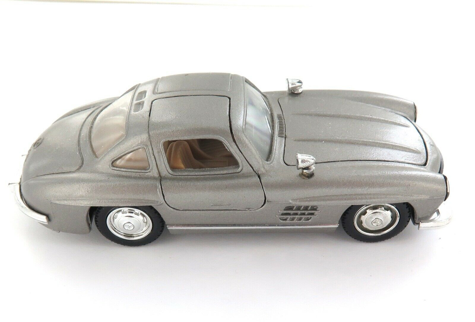 SOLIDO 1:43 DIECAST 1954 SILVER MERCEDES 300 SL.
