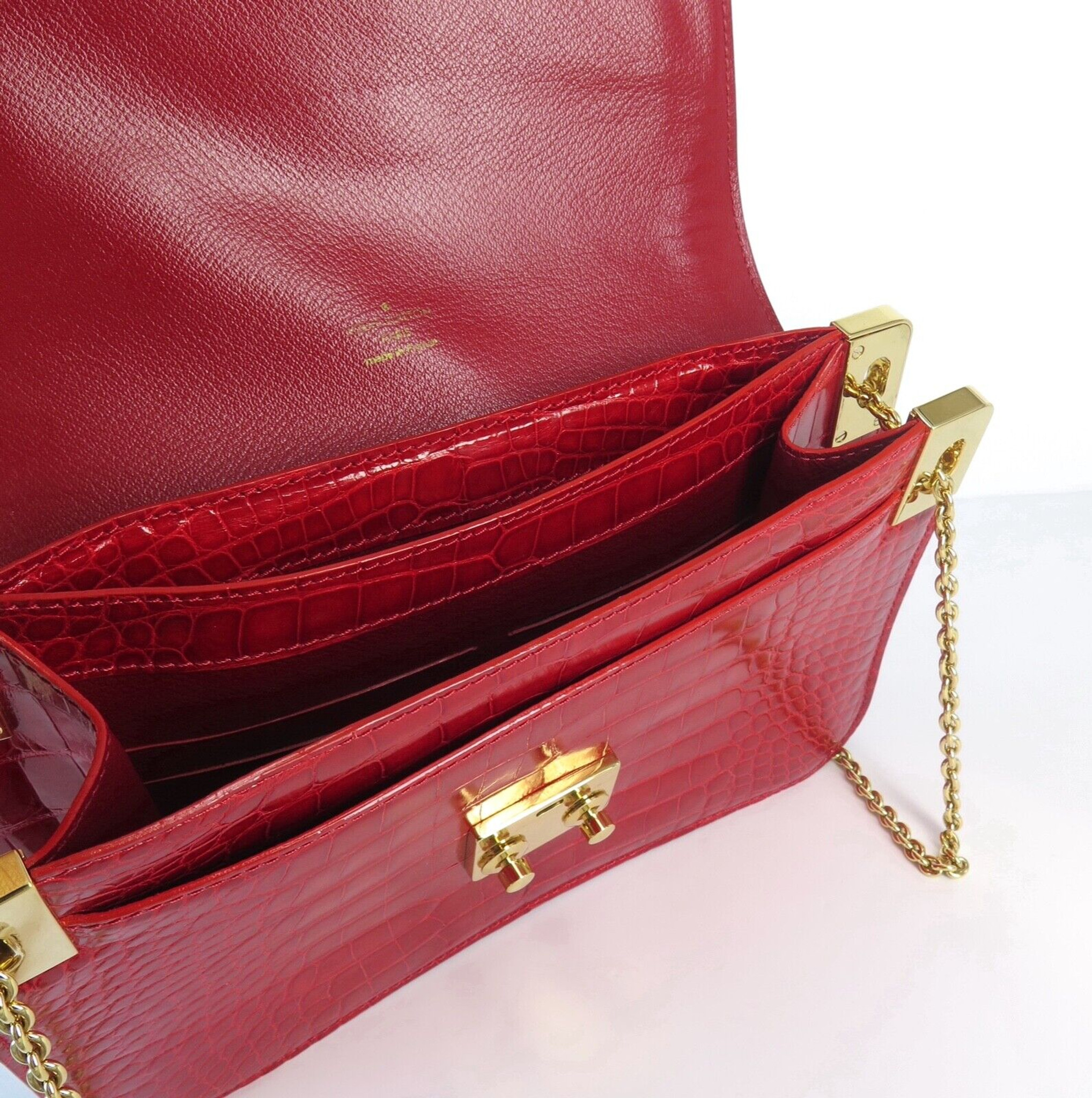 Alligator crossbody bag Louis Vuitton Red in Alligator - 10927920