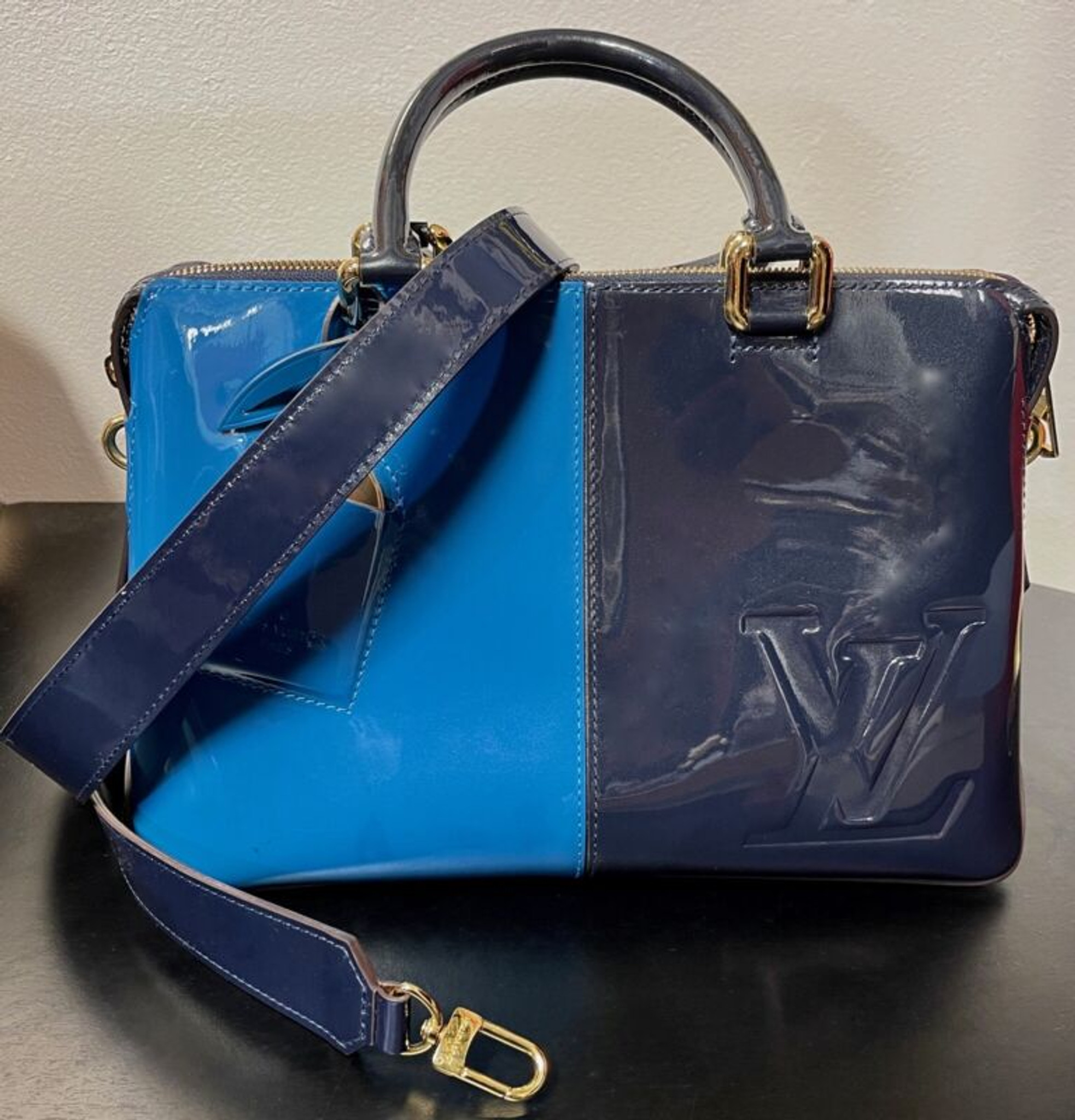 Auth Louis Vuitton Vernis Miroir Patent Blue Leather Tote Bag