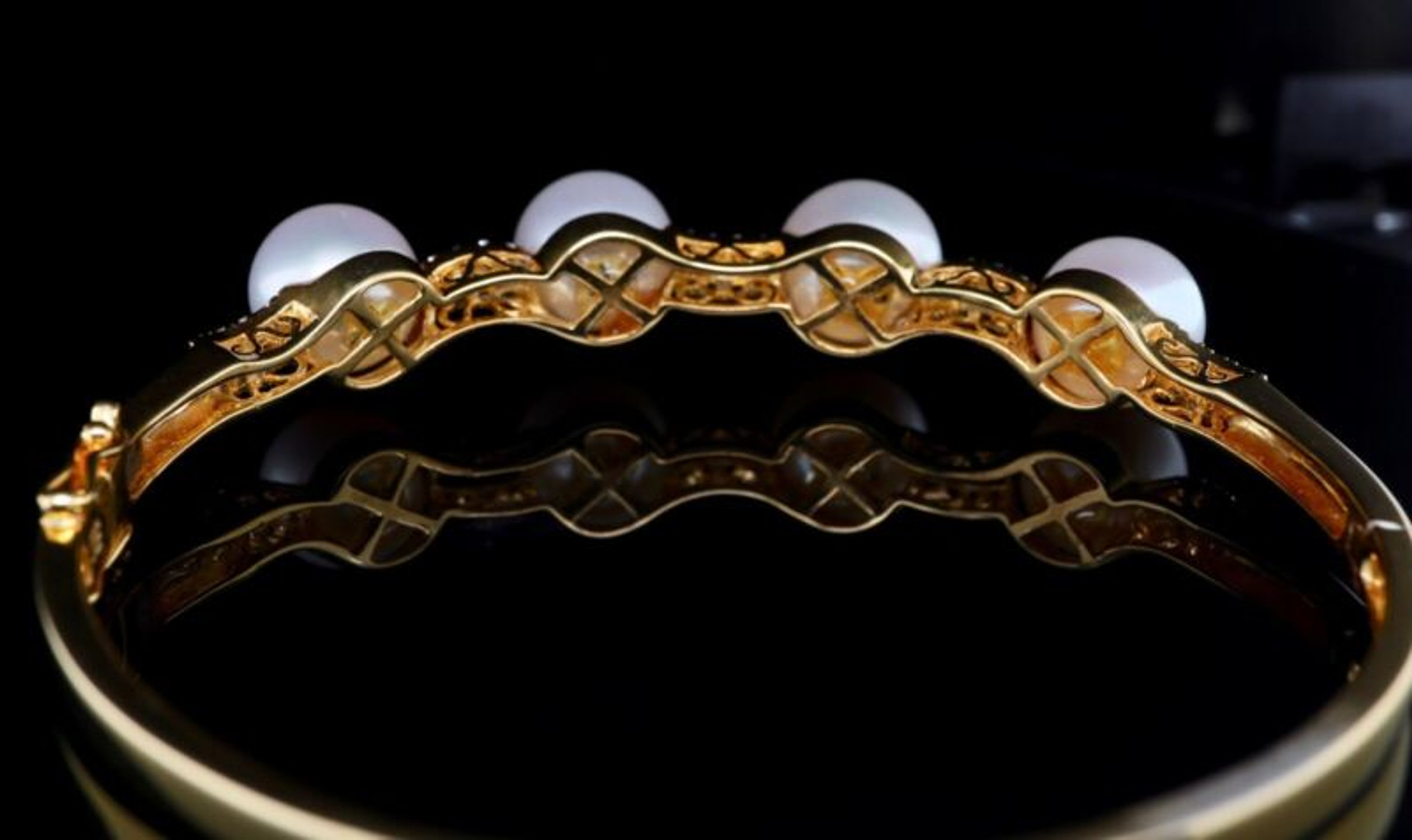 Vintage 14ct Gold Cultured Pearl & Diamond Hinged Bangle