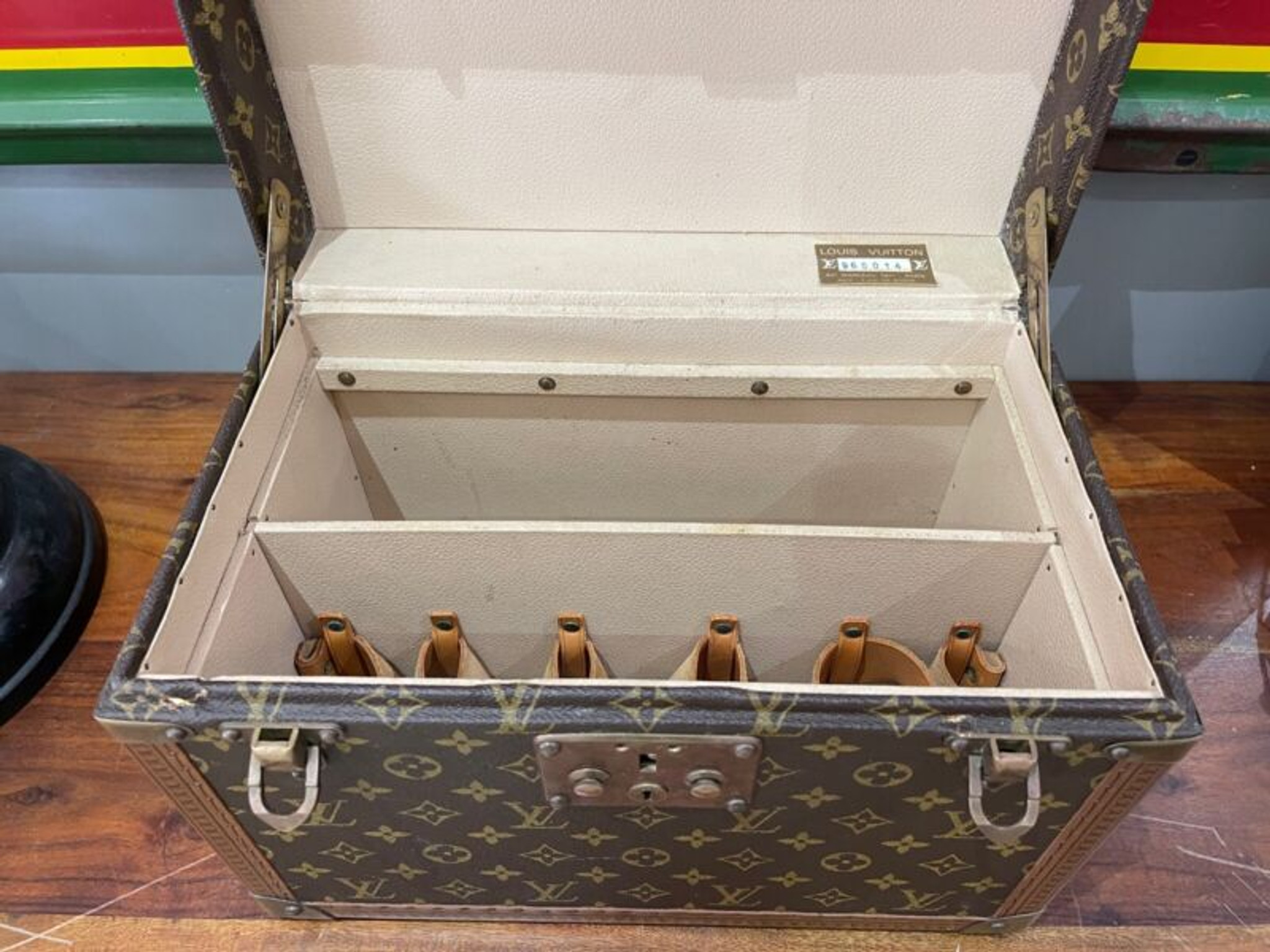 louis-vuitton make up case