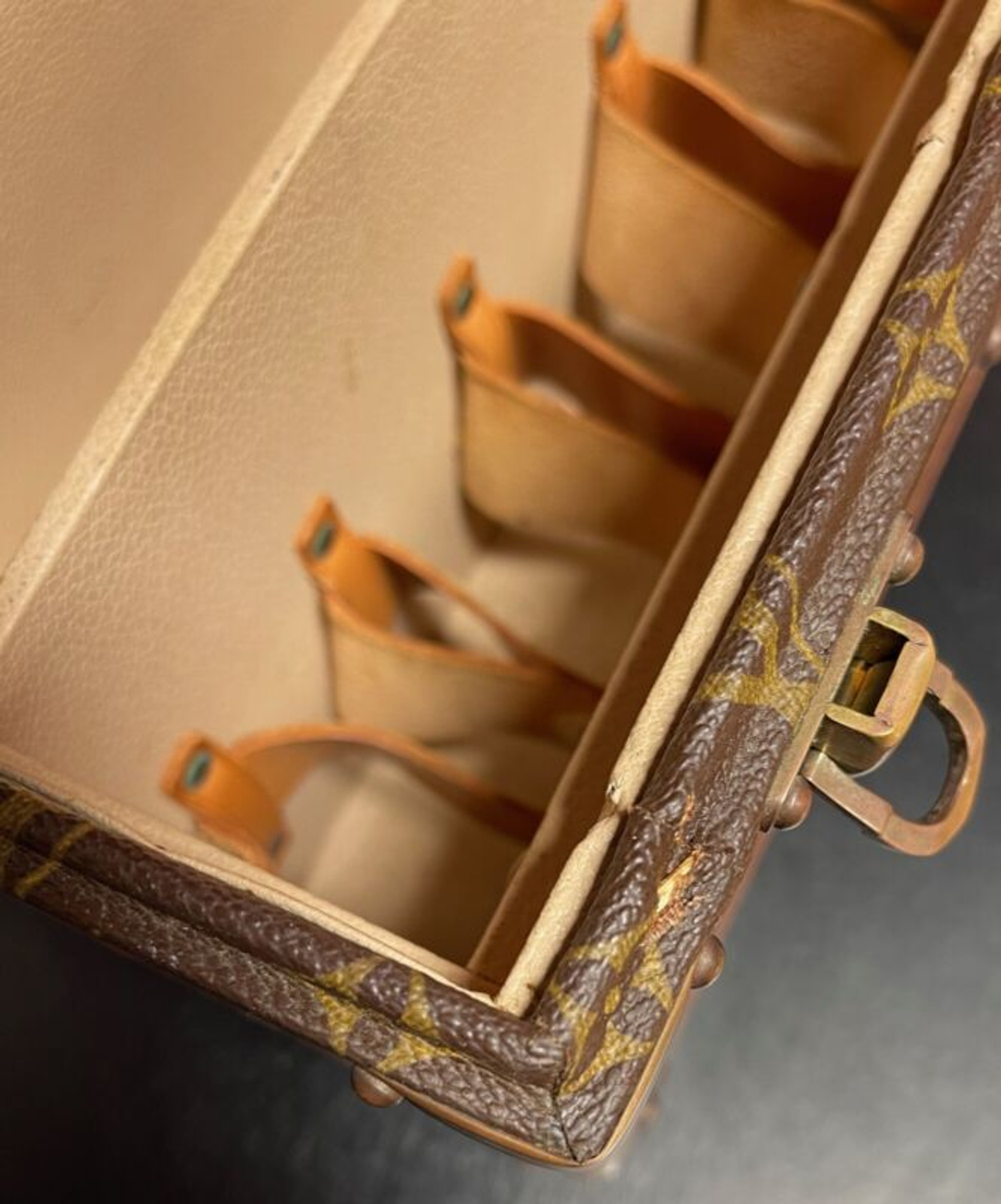 Louis Vuitton Boite Pharmacy Trunk Cosmetic Box Monogram M21826 1031278  Auction