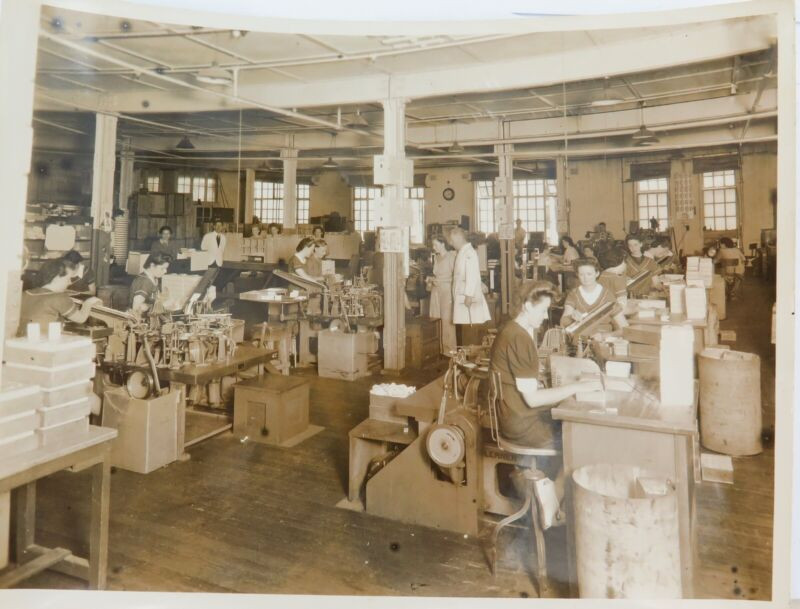 Scarce c1940s Tally Ho Cigarette Paper Co 5 Large Factory Photos