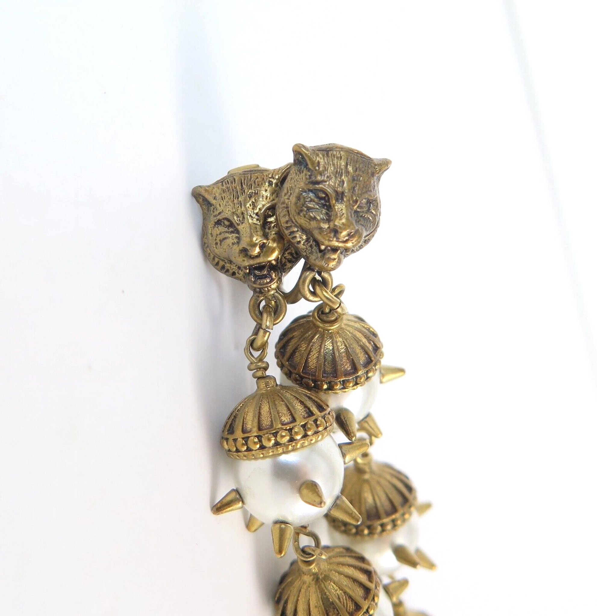 ピアス Feline Head Pearl Drop Earrings Pair of Gucci Pearl & Feline Head Clip-On Drop Earrings w